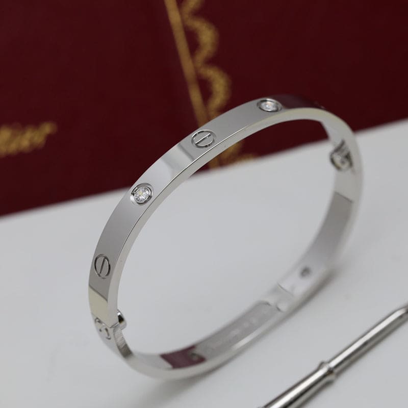 Cartier Elegant 4 Diamonds Love Bracelet