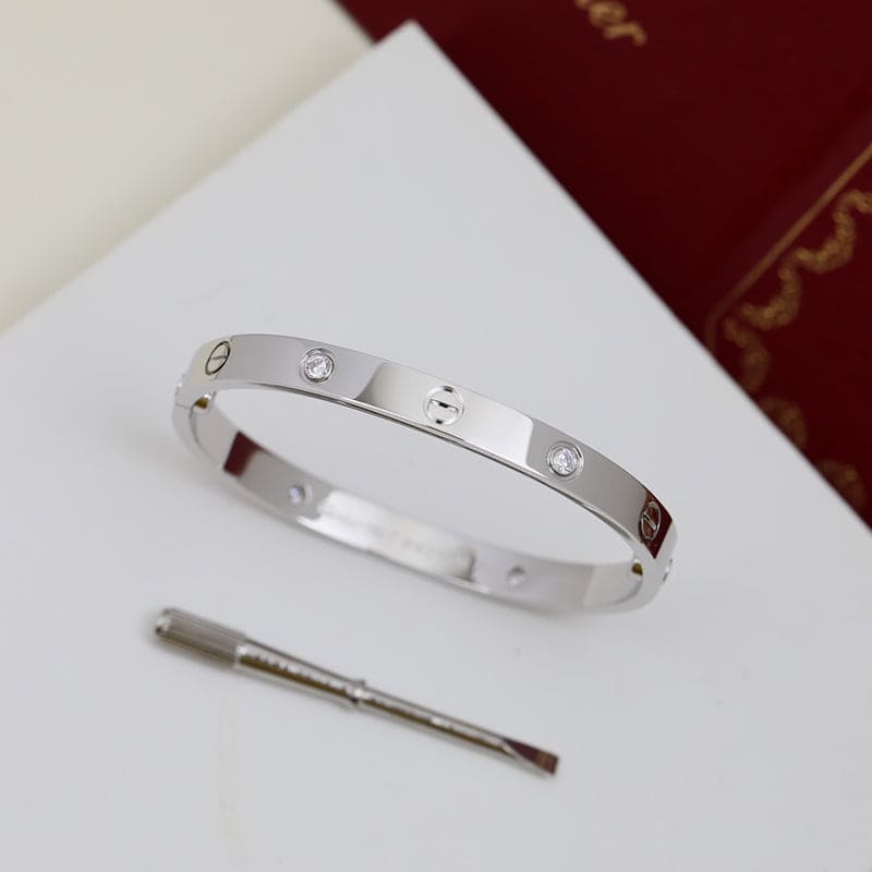 Cartier Elegant 4 Diamonds Love Bracelet
