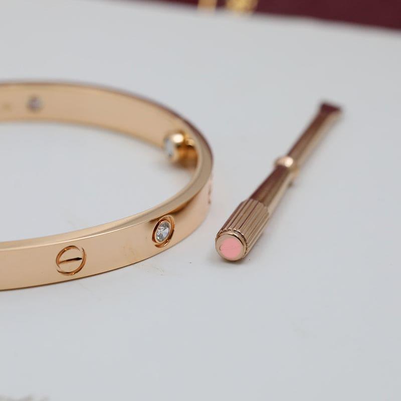 Cartier Elegant 4 Diamonds Love Bracelet