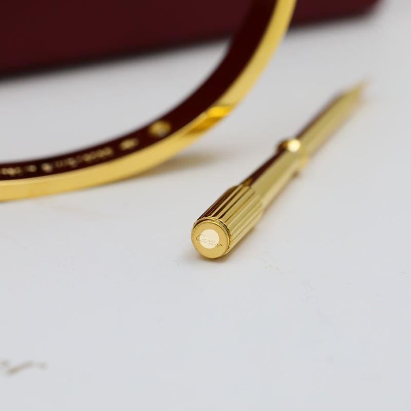 Cartier Elegant 4 Diamonds Love Bracelet