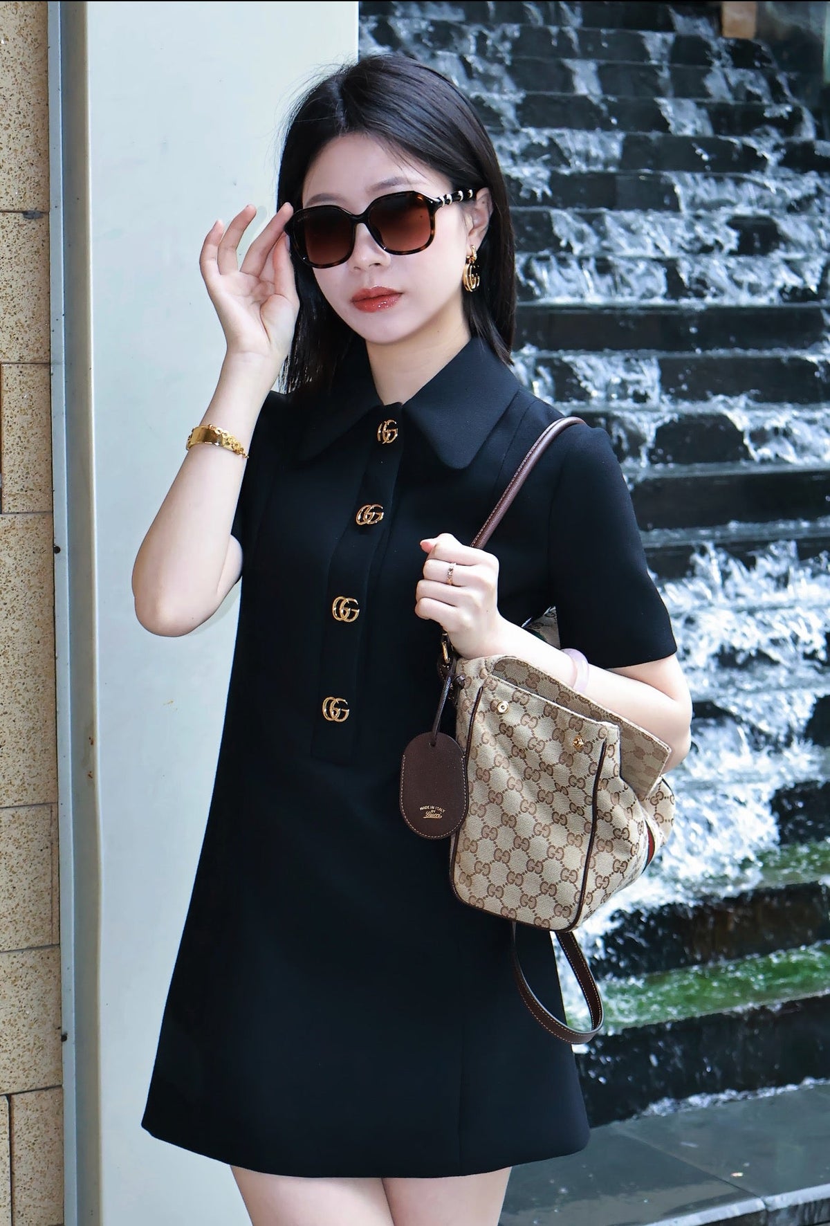Gucci GG Paparazzo Medium Handbag – 875018
